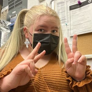 Meet your Posher, Abigail